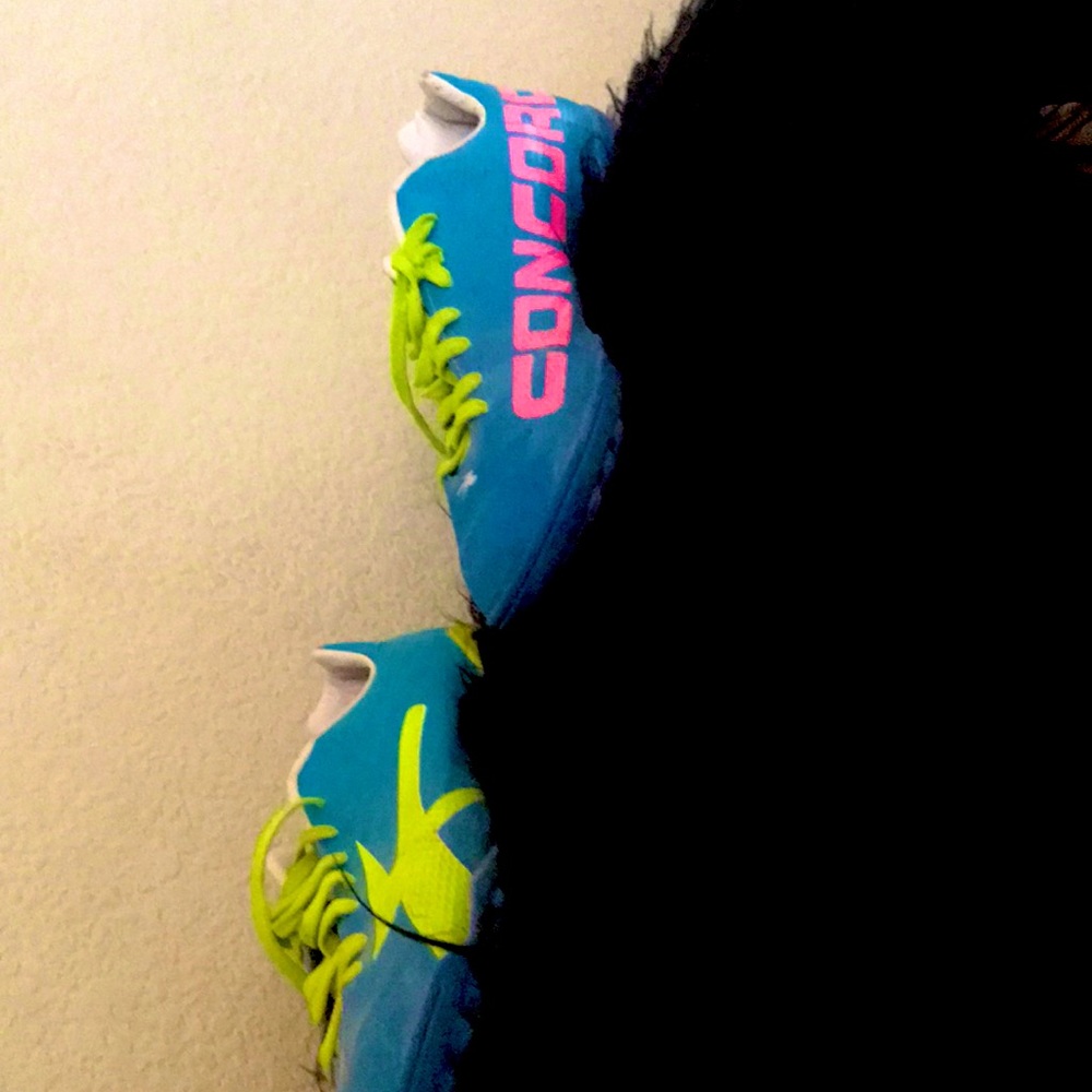Soccer shoes